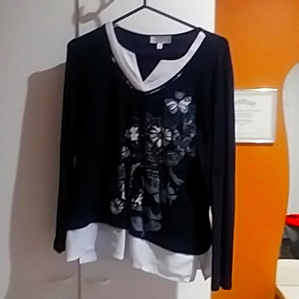 Very classy long sleeve blouse/shirt